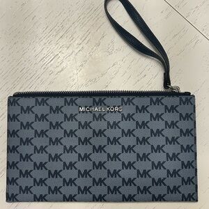 Micheal Kors Wristlet